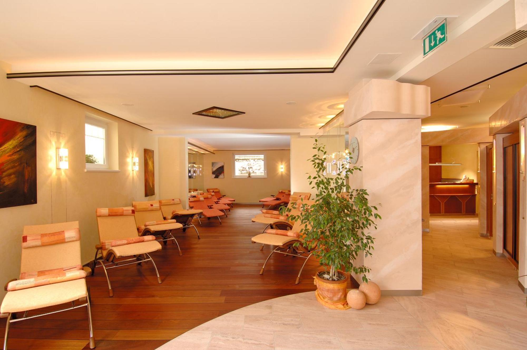 Edelweiss Hotel 3*
